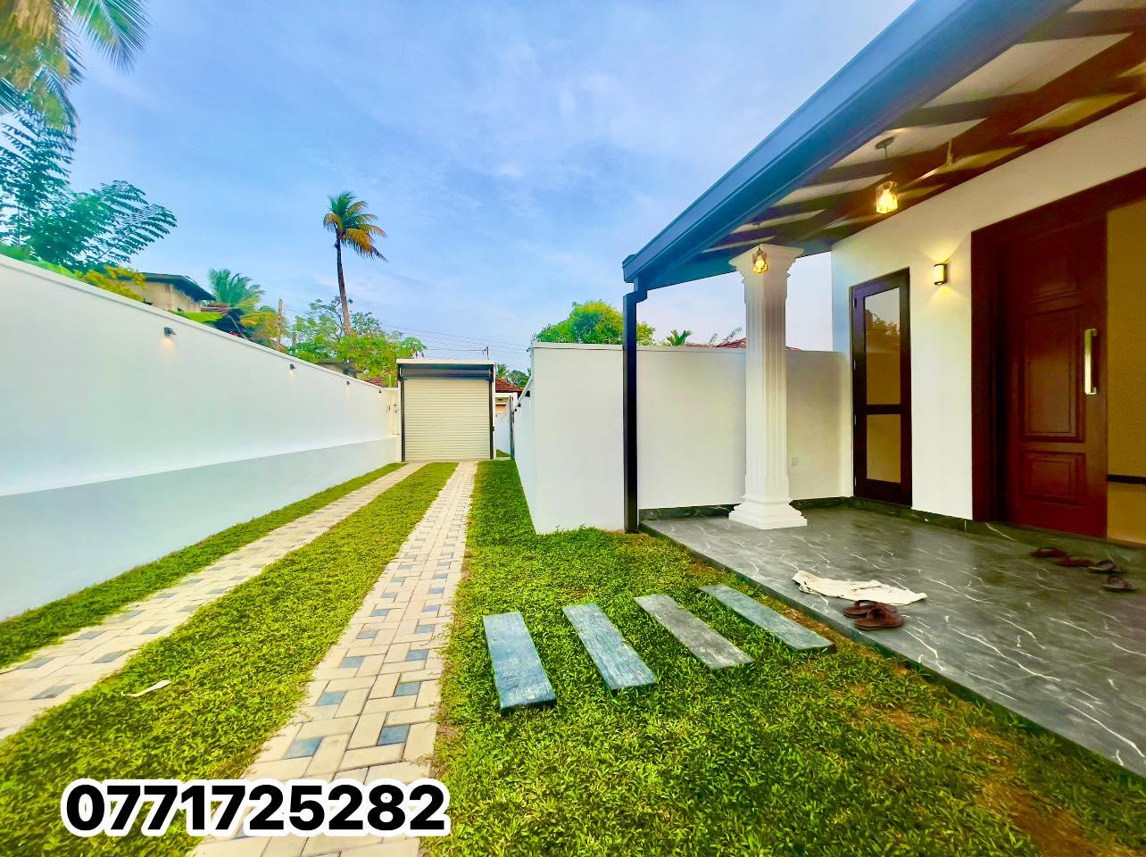 Architecture Design Brand New Single-Storey House in Polgasowita