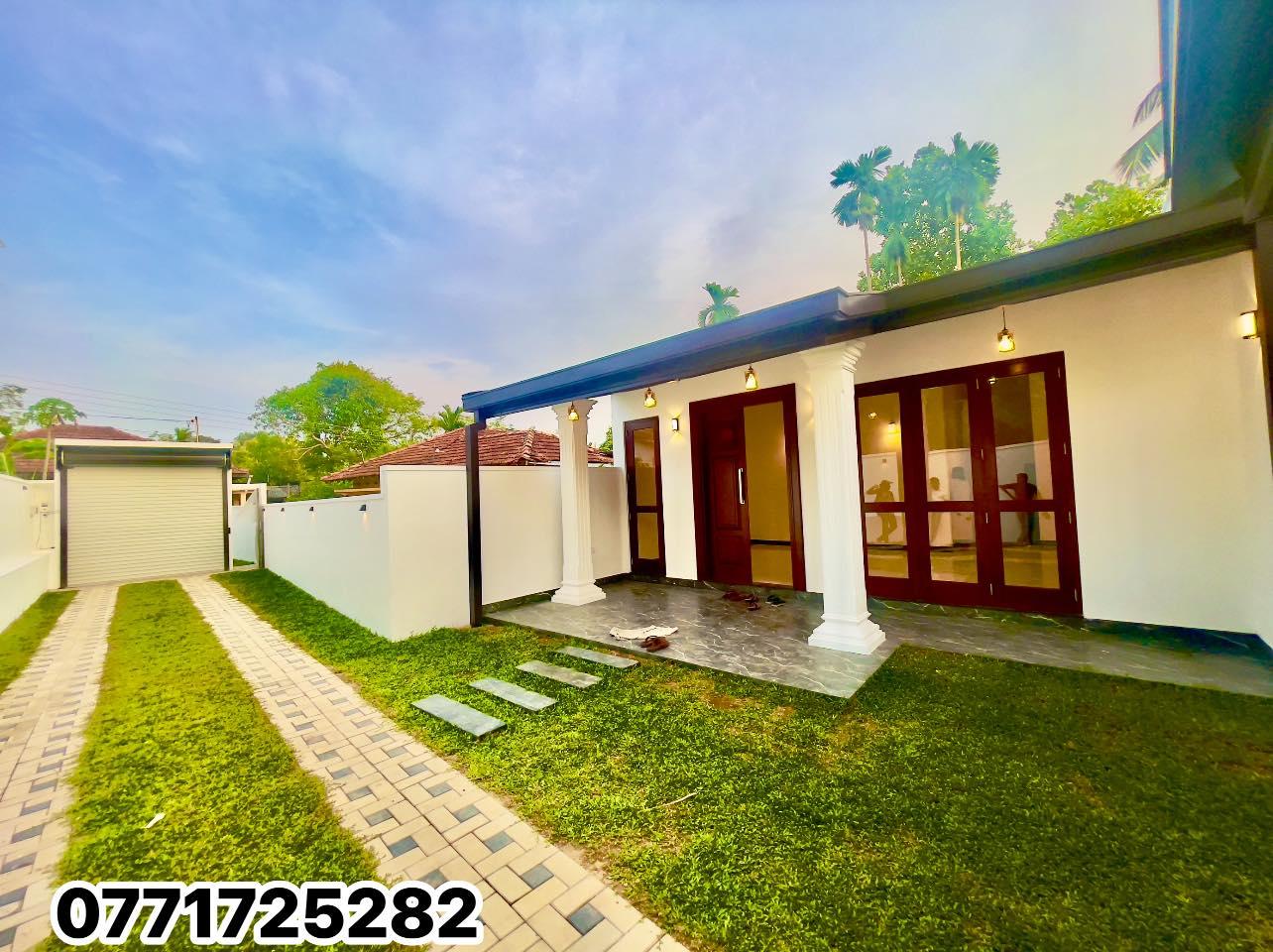 Architecture Design Brand New Single-Storey House in Polgasowita