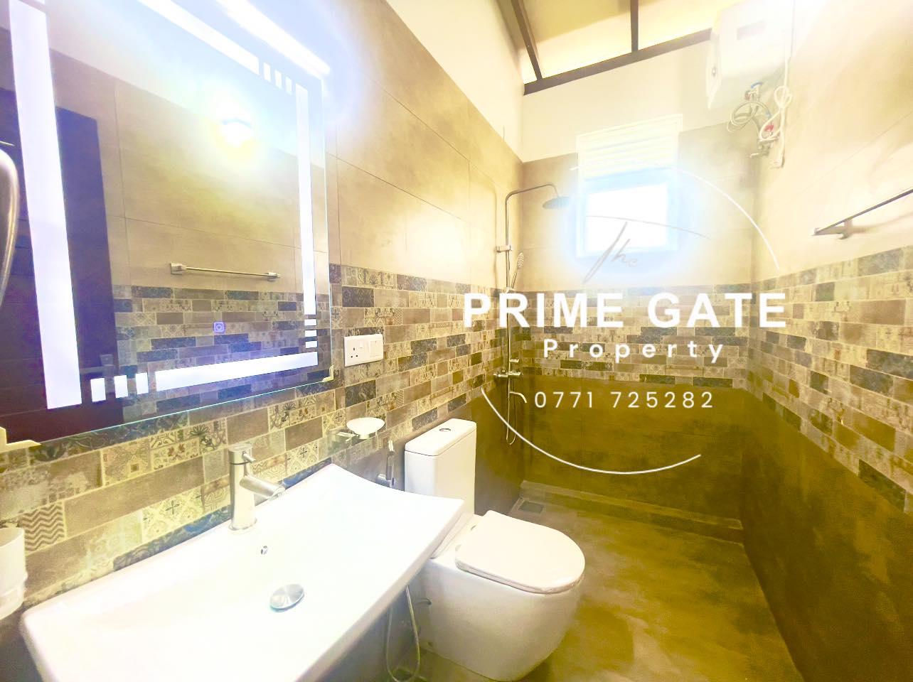 Architecture Design Brand New Single-Storey House in Polgasowita