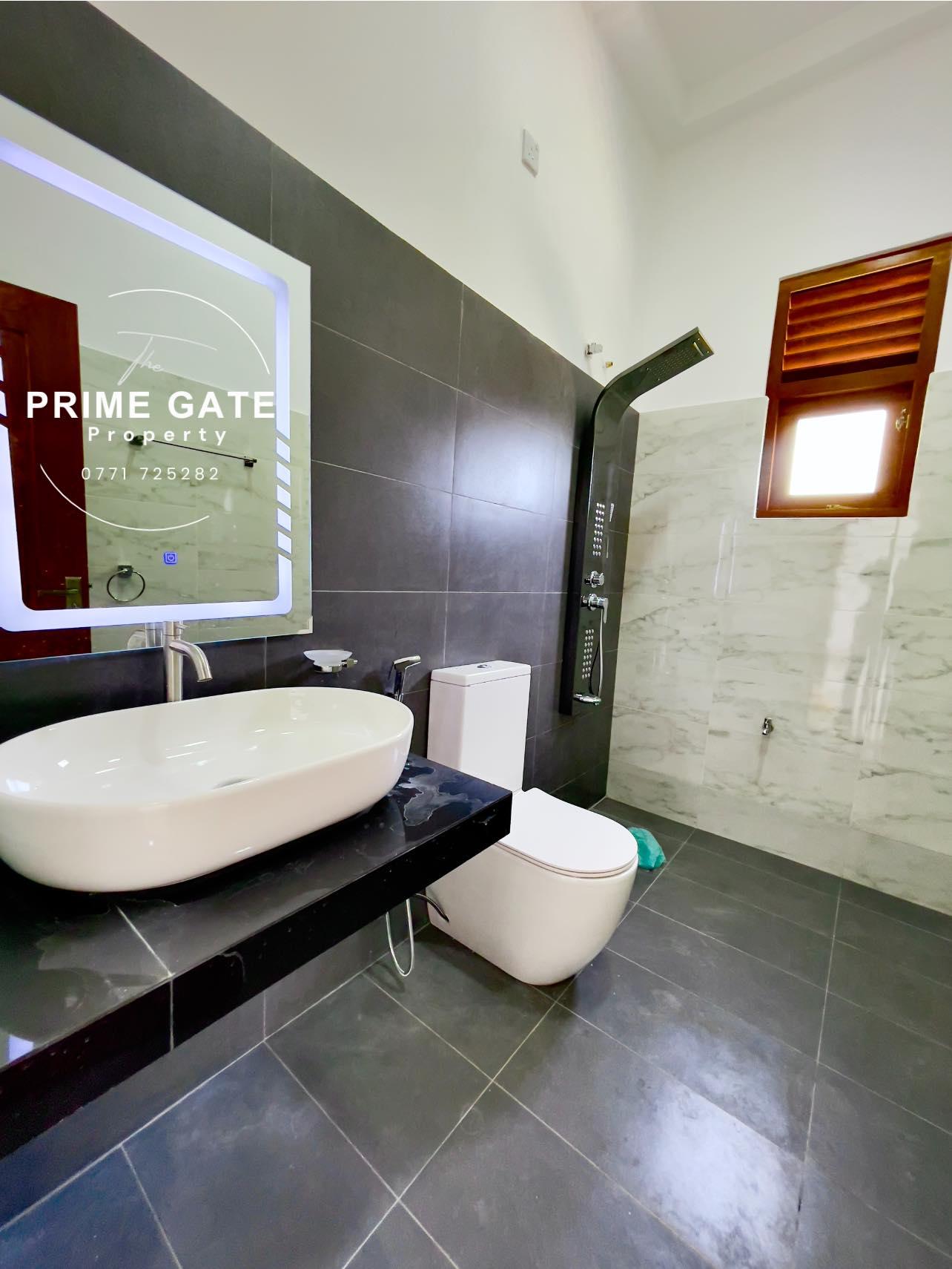 Luxury 3-Storey House for Sale – Kesbewa