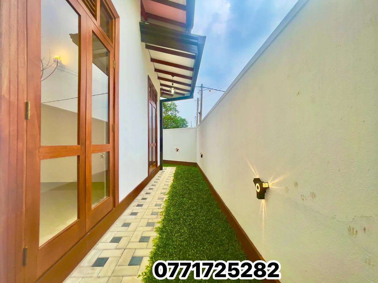 Architecture Design Brand New Single-Storey House in Polgasowita