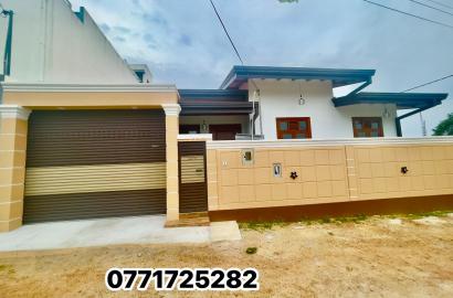 Architecture Design Brand New Single-Storey House in Polgasowita