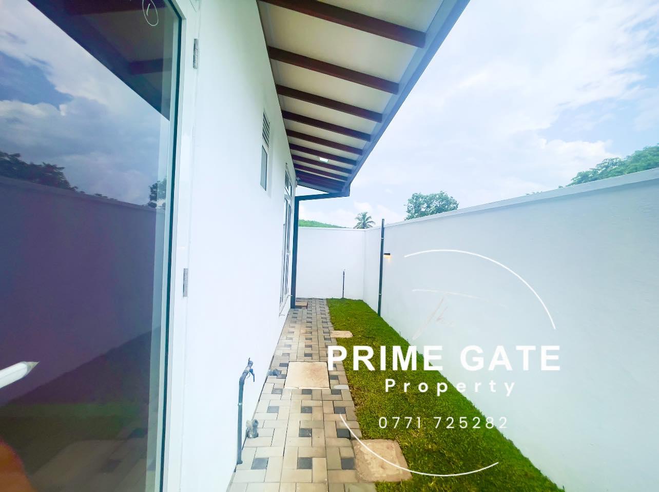 Architecture Design Brand New Single-Storey House in Polgasowita