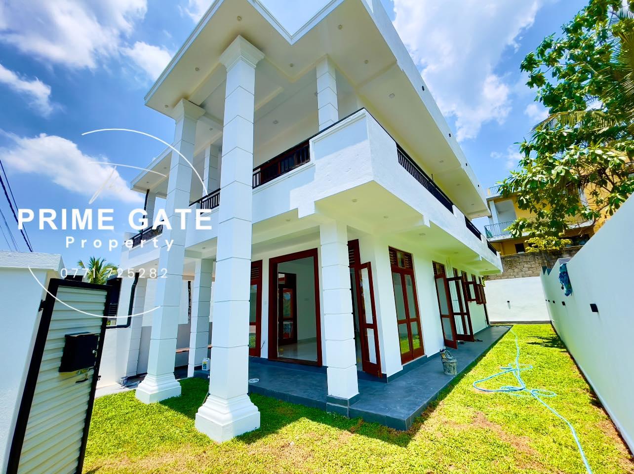 Luxury 3-Storey House for Sale – Kesbewa