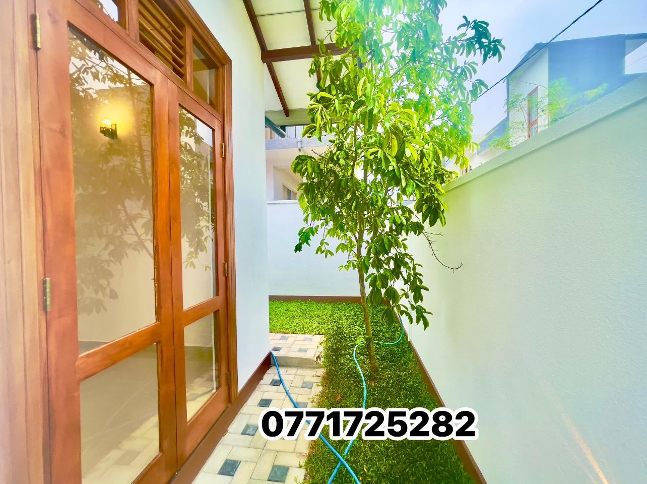 Architecture Design Brand New Single-Storey House in Polgasowita