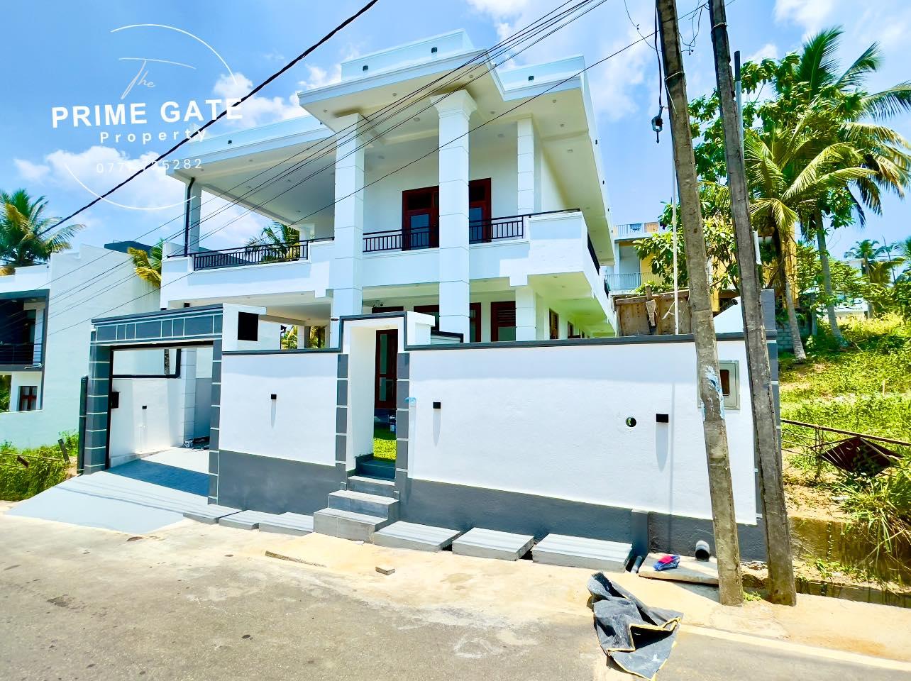 Luxury 3-Storey House for Sale – Kesbewa