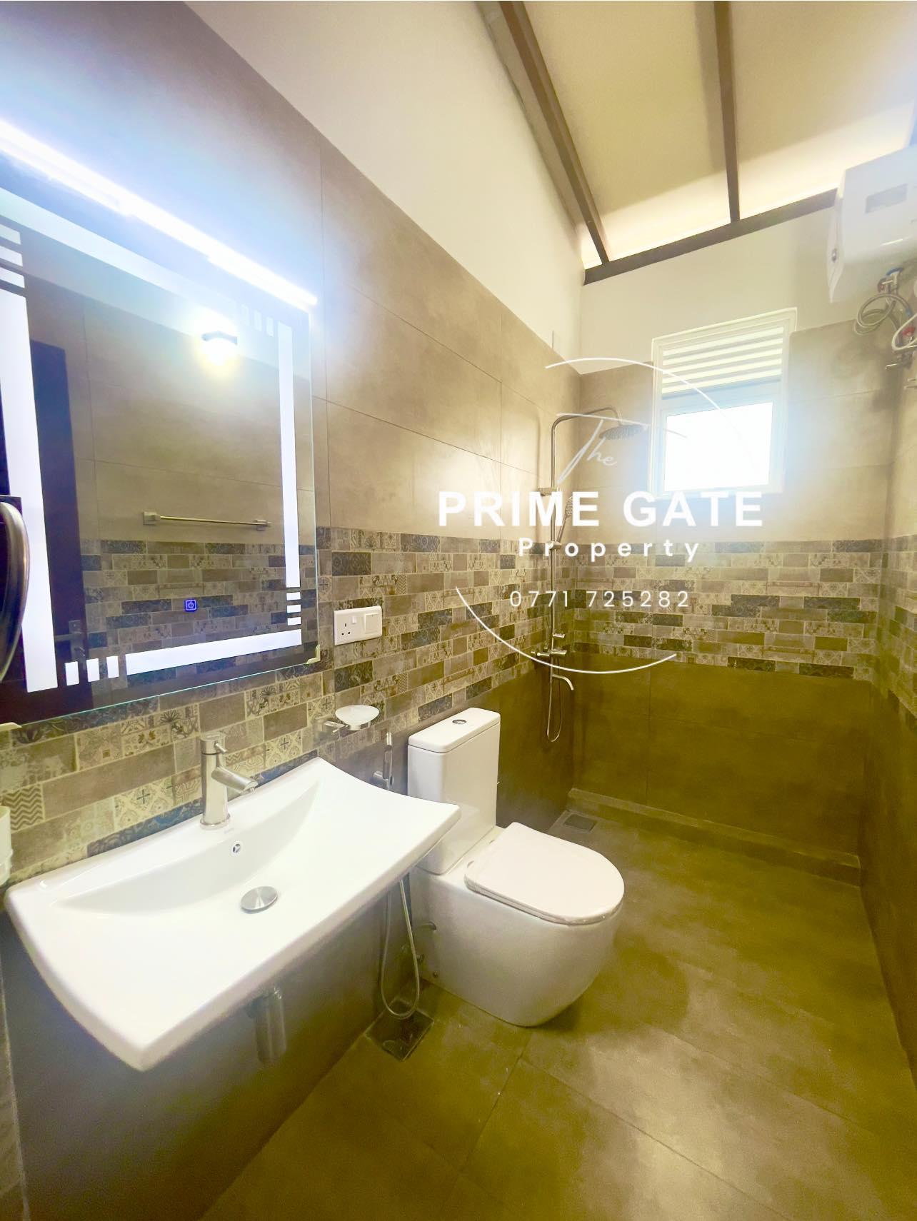 Architecture Design Brand New Single-Storey House in Polgasowita