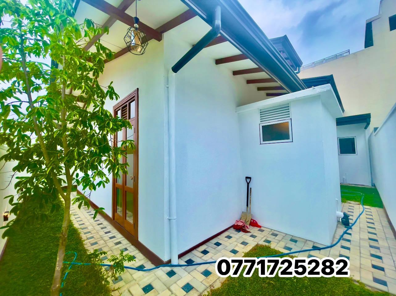 Architecture Design Brand New Single-Storey House in Polgasowita