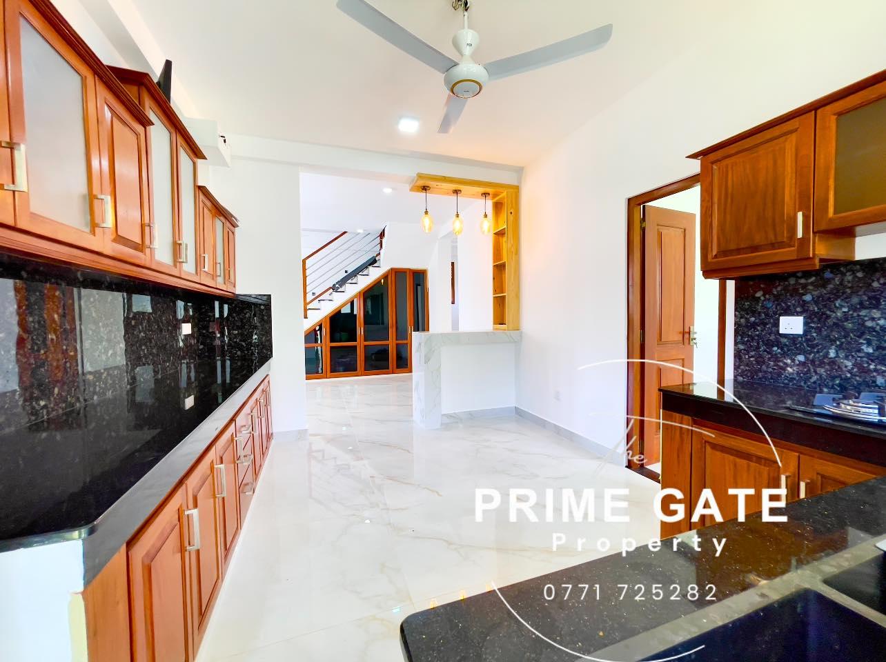 Luxury 3-Storey House for Sale – Kesbewa