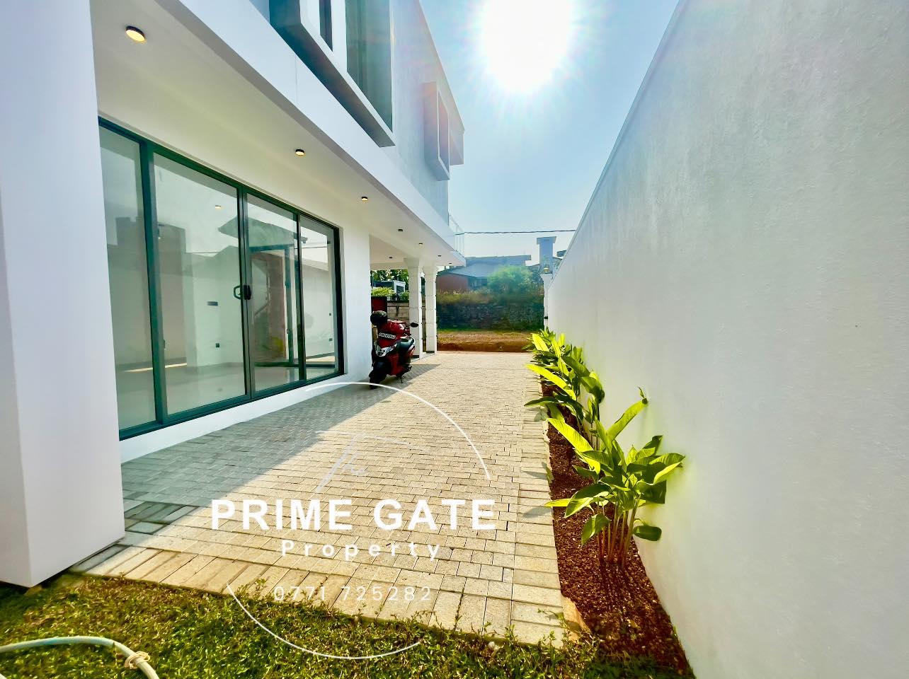 Brand New Three-Storey Luxury Double Hight Modern Design House For Sale In Piliyandala