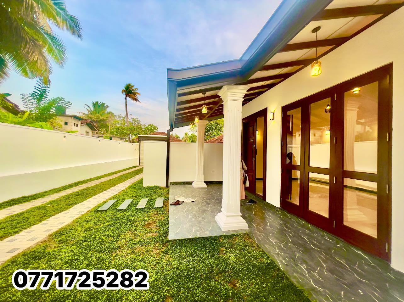 Architecture Design Brand New Single-Storey House in Polgasowita