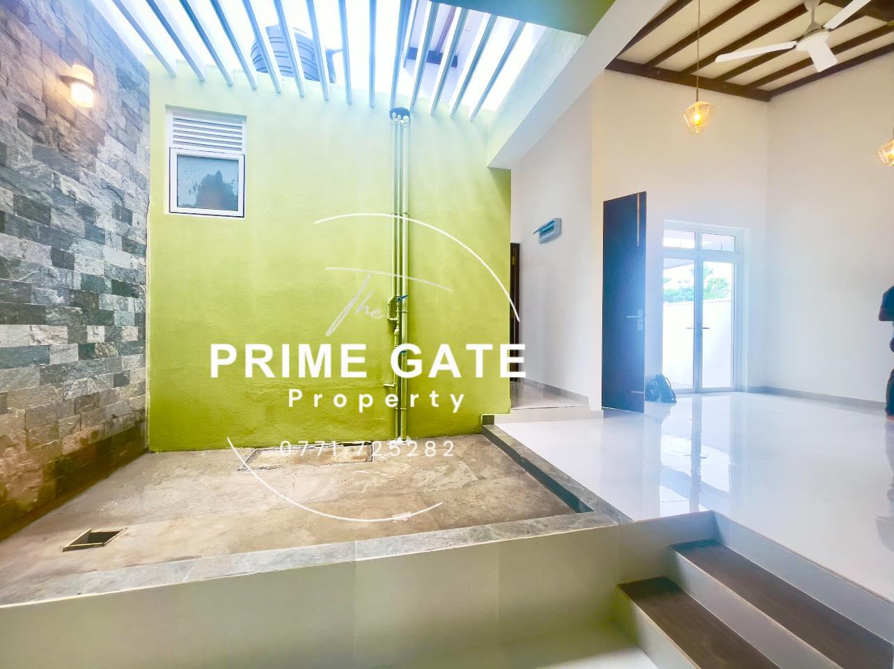 Architecture Design Brand New Single-Storey House in Polgasowita