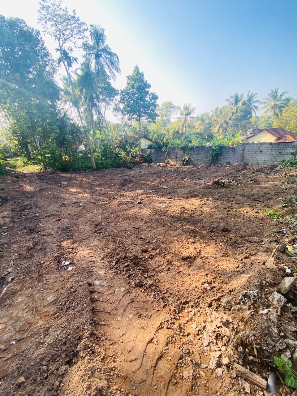 Prime 16 Perch Land for Sale Near Colombo – Batuwandara, Kasbawa with Water & Electricity – Urgent Sale!