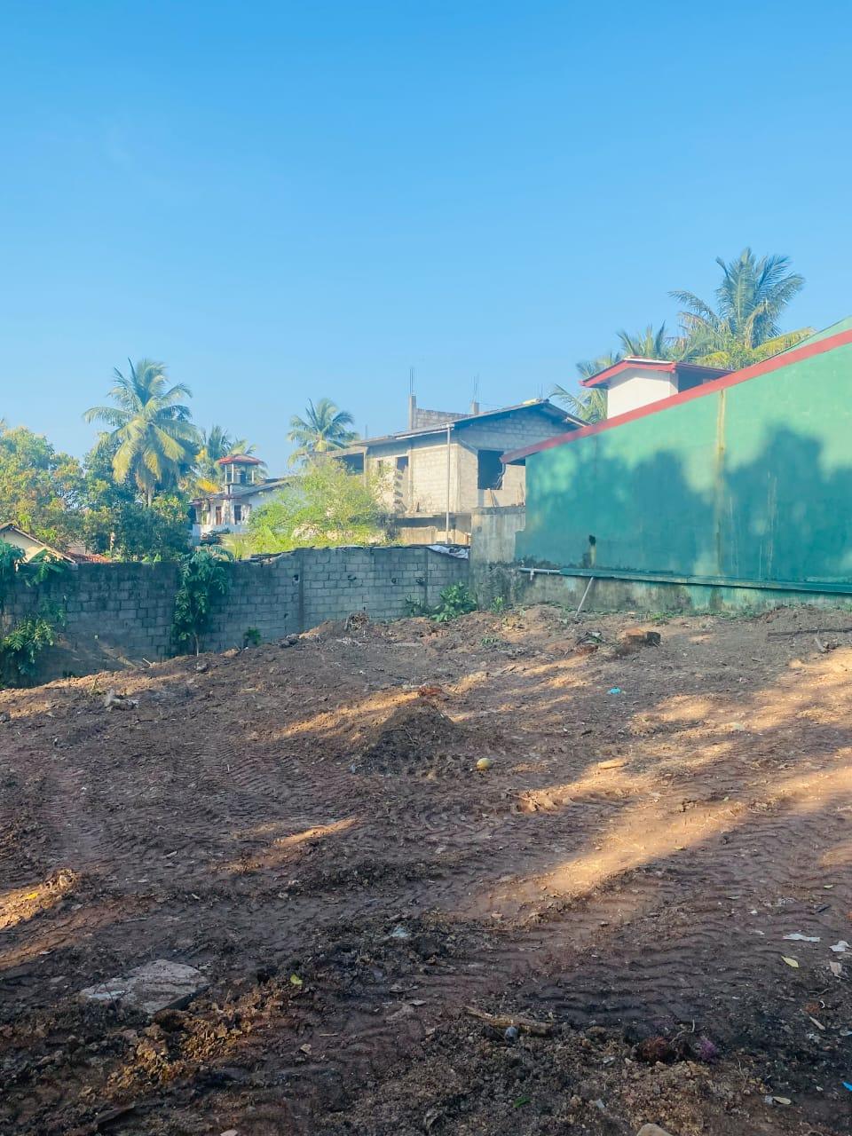 Prime 16 Perch Land for Sale Near Colombo – Batuwandara, Kasbawa with Water & Electricity – Urgent Sale!