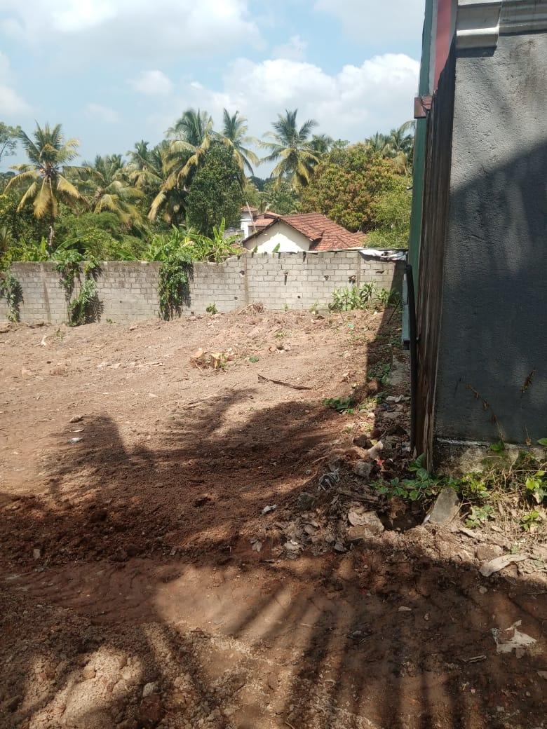 Prime 16 Perch Land for Sale Near Colombo – Batuwandara, Kasbawa with Water & Electricity – Urgent Sale!