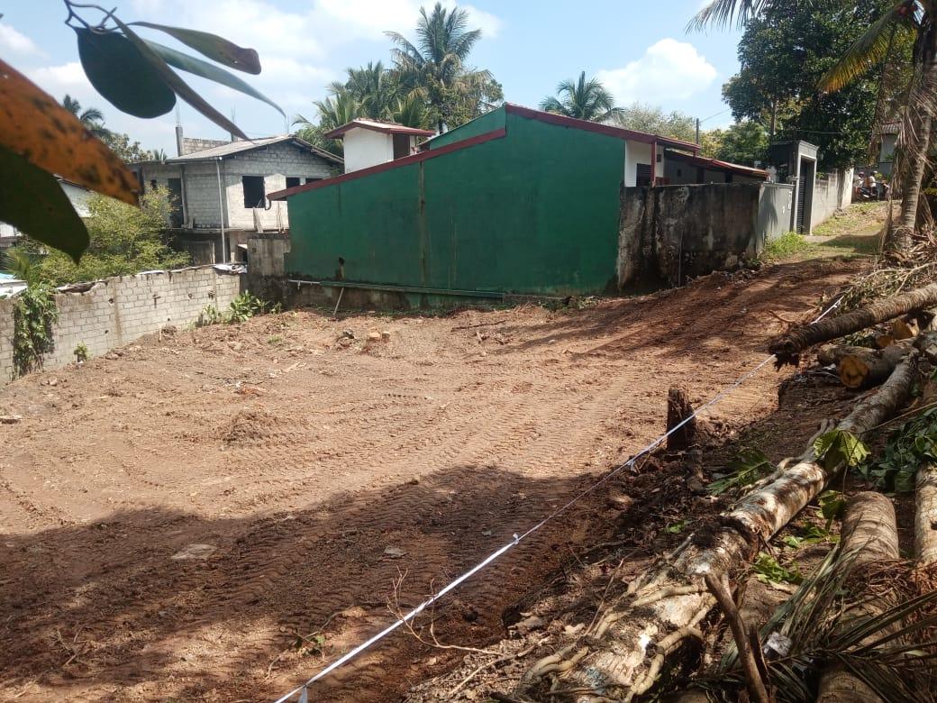 Prime 16 Perch Land for Sale Near Colombo – Batuwandara, Kasbawa with Water & Electricity – Urgent Sale!