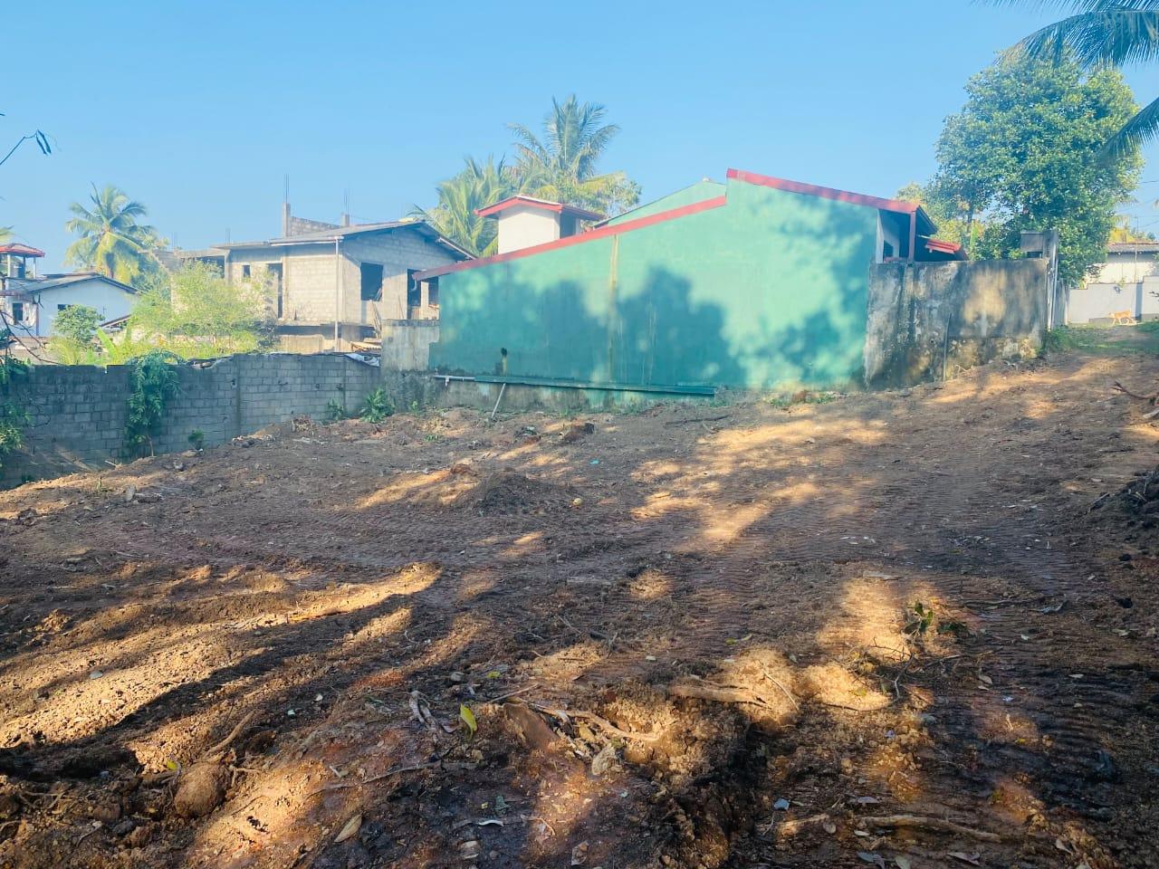 Prime 16 Perch Land for Sale Near Colombo – Batuwandara, Kasbawa with Water & Electricity – Urgent Sale!