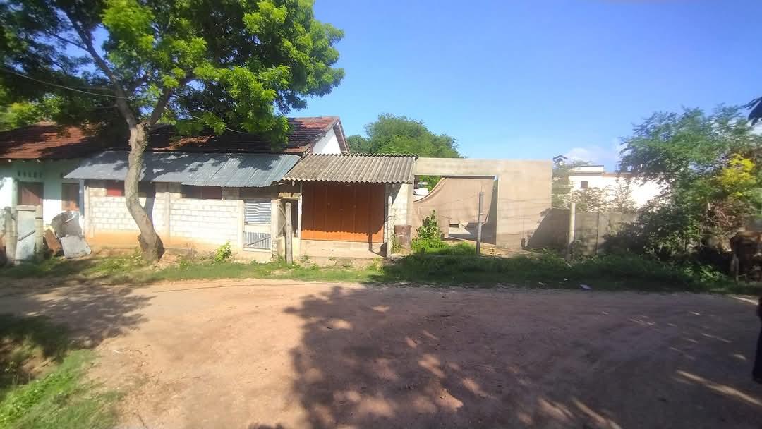 16 Perch Land with 2-Bedroom House for Sale Near Hasanath Jumma Mosque in Naduootru, Kinniya