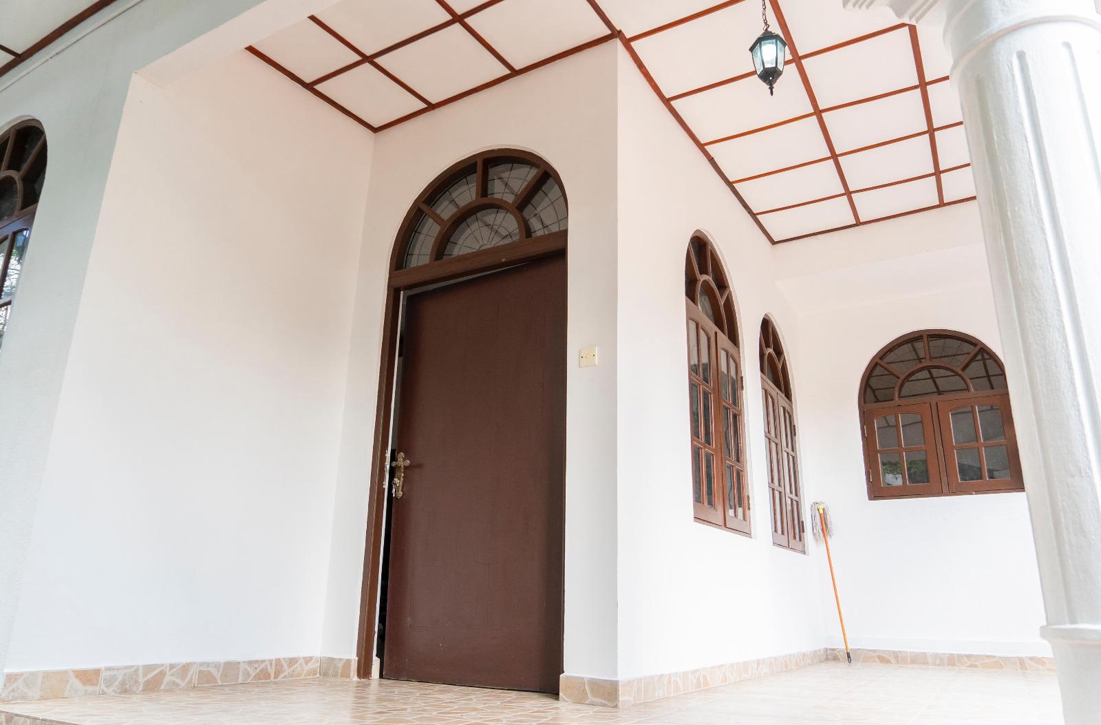 7 Bedroom 2 Storey House for Sale in Navinna Maharagama