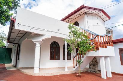 7 Bedroom 2 Storey House for Sale in Navinna Maharagama