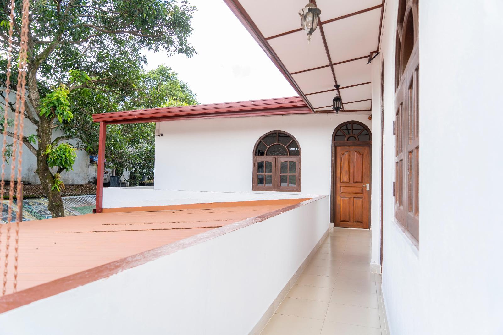 7 Bedroom 2 Storey House for Sale in Navinna Maharagama