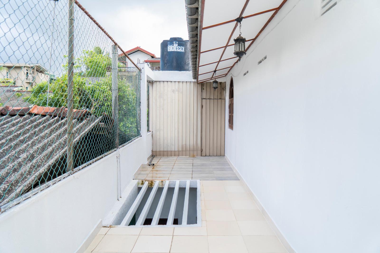 7 Bedroom 2 Storey House for Sale in Navinna Maharagama