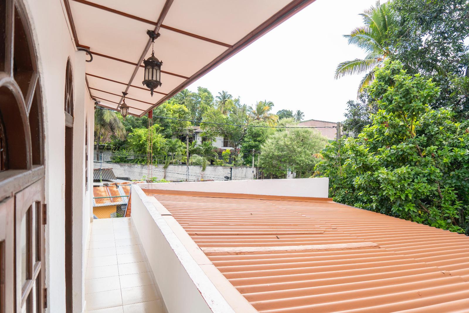 7 Bedroom 2 Storey House for Sale in Navinna Maharagama